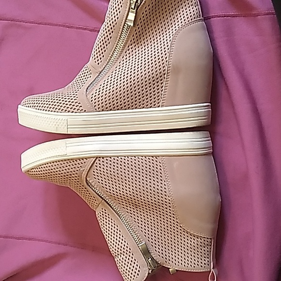 Women's Ccocci  wedge boots size 8.5 and light pink - Picture 6 of 10